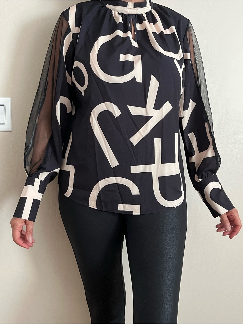 Women’s Black & Cream Graphic Sheer-Sleeve Blouse
